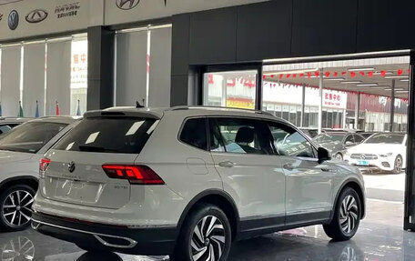 Volkswagen Tiguan II, 2022 год, 2 547 000 рублей, 4 фотография