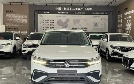 Volkswagen Tiguan II, 2022 год, 2 547 000 рублей, 6 фотография