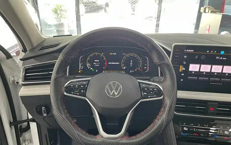 Volkswagen Tiguan II, 2022 год, 2 547 000 рублей, 8 фотография