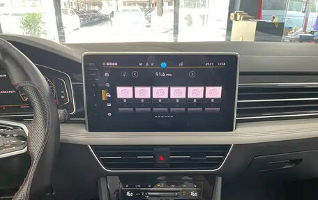 Volkswagen Tiguan II, 2022 год, 2 547 000 рублей, 10 фотография