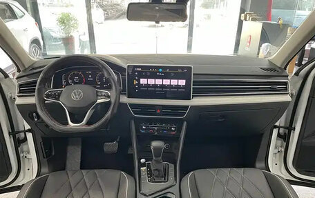 Volkswagen Tiguan II, 2022 год, 2 547 000 рублей, 13 фотография