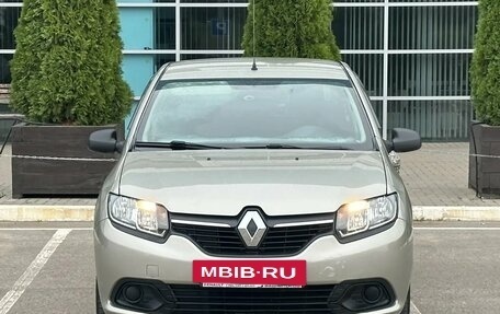 Renault Logan II, 2017 год, 775 000 рублей, 2 фотография