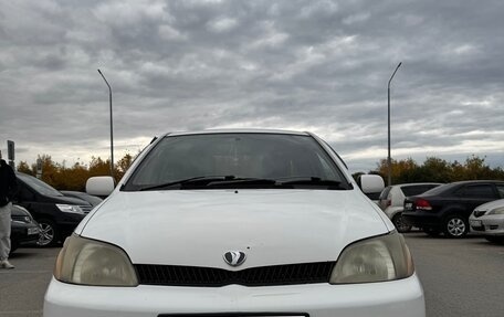 Toyota Platz, 2001 год, 370 000 рублей, 4 фотография