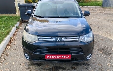 Mitsubishi Outlander III рестайлинг 3, 2012 год, 950 000 рублей, 1 фотография