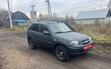 Chevrolet Niva I рестайлинг, 2018 год, 800 000 рублей, 2 фотография