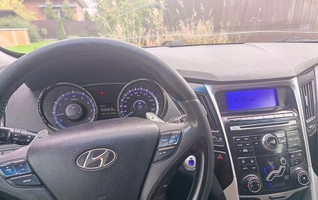 Hyundai Sonata VI, 2011 год, 730 000 рублей, 8 фотография