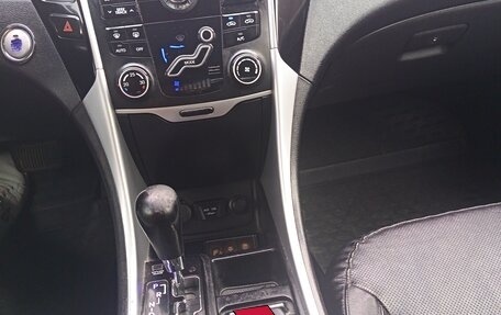 Hyundai Sonata VI, 2011 год, 730 000 рублей, 9 фотография