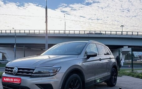 Volkswagen Tiguan II, 2018 год, 2 950 000 рублей, 3 фотография