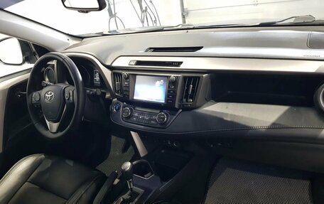 Toyota RAV4, 2018 год, 2 029 000 рублей, 12 фотография