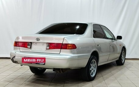 Toyota Camry, 2000 год, 390 000 рублей, 4 фотография