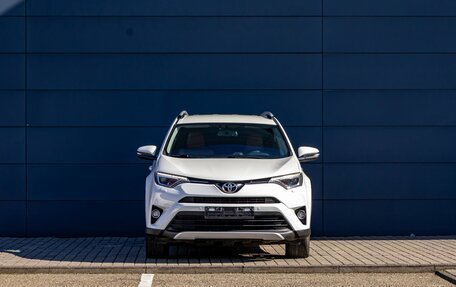 Toyota RAV4, 2017 год, 2 295 000 рублей, 2 фотография