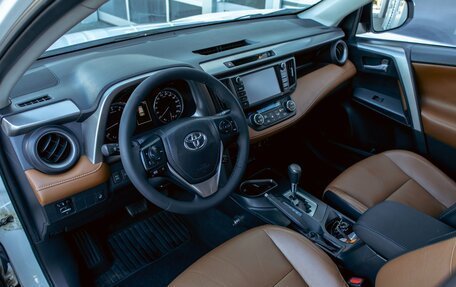 Toyota RAV4, 2017 год, 2 295 000 рублей, 15 фотография