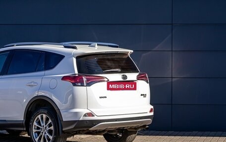 Toyota RAV4, 2017 год, 2 295 000 рублей, 10 фотография