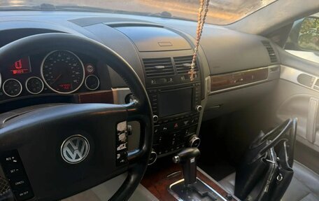 Volkswagen Touareg III, 2004 год, 580 000 рублей, 6 фотография