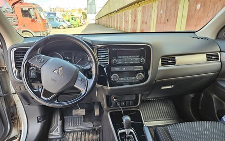Mitsubishi Outlander III рестайлинг 3, 2017 год, 2 100 000 рублей, 2 фотография
