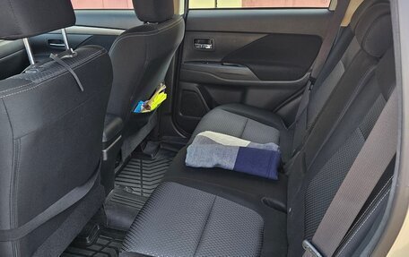 Mitsubishi Outlander III рестайлинг 3, 2017 год, 2 100 000 рублей, 4 фотография