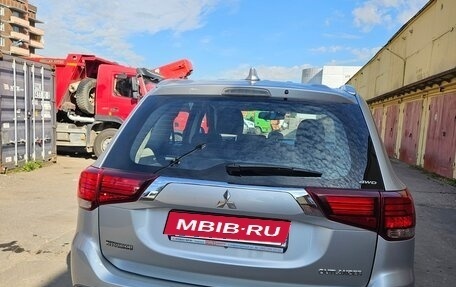 Mitsubishi Outlander III рестайлинг 3, 2017 год, 2 100 000 рублей, 6 фотография