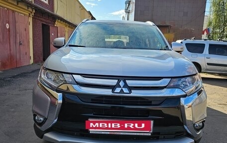 Mitsubishi Outlander III рестайлинг 3, 2017 год, 2 100 000 рублей, 8 фотография