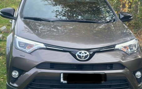 Toyota RAV4, 2019 год, 2 750 000 рублей, 2 фотография