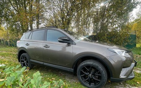 Toyota RAV4, 2019 год, 2 750 000 рублей, 4 фотография