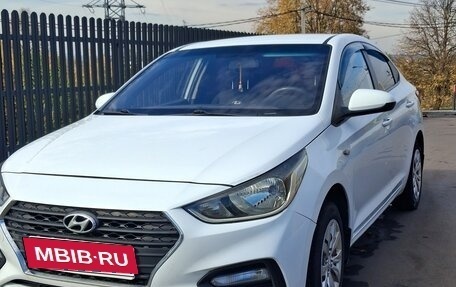 Hyundai Solaris II рестайлинг, 2017 год, 700 000 рублей, 1 фотография