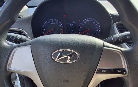 Hyundai Solaris II рестайлинг, 2017 год, 700 000 рублей, 5 фотография