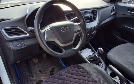 Hyundai Solaris II рестайлинг, 2017 год, 700 000 рублей, 10 фотография