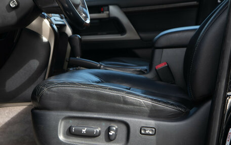 Toyota Land Cruiser 200, 2011 год, 3 088 000 рублей, 20 фотография