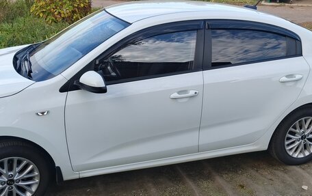 KIA Rio IV, 2018 год, 1 500 000 рублей, 3 фотография