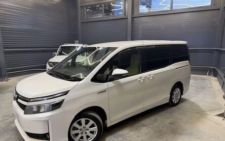 Toyota Voxy III, 2016 год, 1 100 000 рублей, 2 фотография