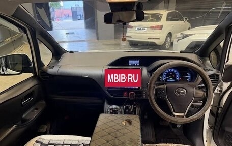 Toyota Voxy III, 2016 год, 1 100 000 рублей, 4 фотография