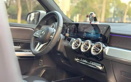 Mercedes-Benz GLB, 2022 год, 1 930 500 рублей, 4 фотография