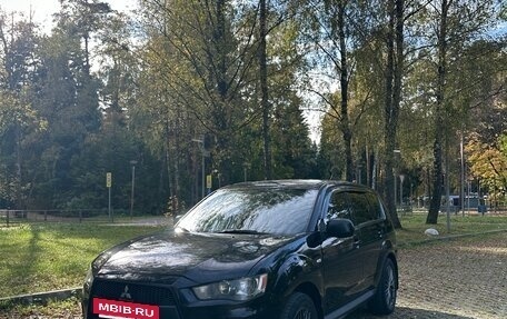 Mitsubishi Outlander III рестайлинг 3, 2010 год, 1 200 000 рублей, 2 фотография