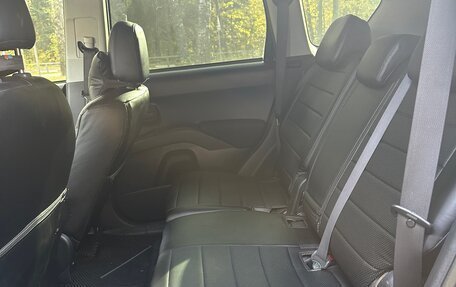Mitsubishi Outlander III рестайлинг 3, 2010 год, 1 200 000 рублей, 11 фотография