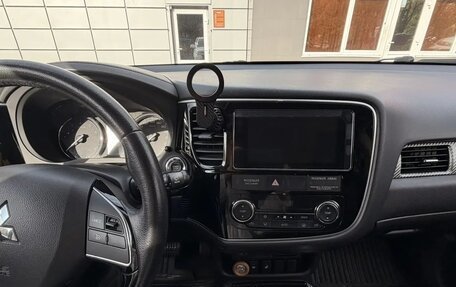 Mitsubishi Outlander III рестайлинг 3, 2018 год, 2 000 000 рублей, 4 фотография