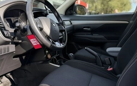 Mitsubishi Outlander III рестайлинг 3, 2018 год, 2 000 000 рублей, 3 фотография