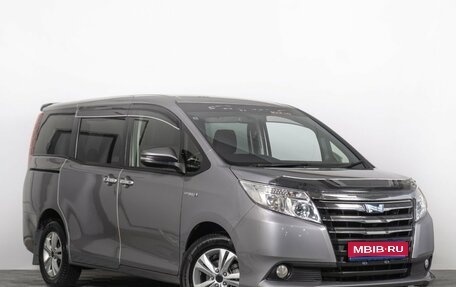Toyota Noah III, 2015 год, 1 859 000 рублей, 1 фотография