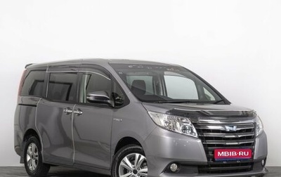 Toyota Noah III, 2015 год, 1 859 000 рублей, 1 фотография