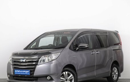 Toyota Noah III, 2015 год, 1 859 000 рублей, 2 фотография