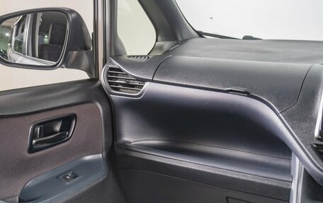 Toyota Noah III, 2015 год, 1 859 000 рублей, 12 фотография