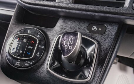 Toyota Noah III, 2015 год, 1 859 000 рублей, 16 фотография