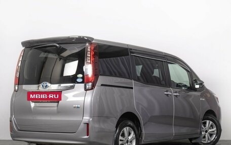 Toyota Noah III, 2015 год, 1 859 000 рублей, 7 фотография
