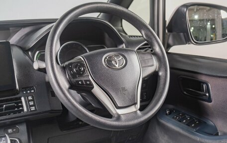 Toyota Noah III, 2015 год, 1 859 000 рублей, 10 фотография