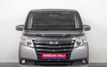 Toyota Noah III, 2015 год, 1 859 000 рублей, 4 фотография