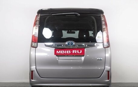 Toyota Noah III, 2015 год, 1 859 000 рублей, 5 фотография