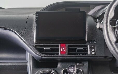 Toyota Noah III, 2015 год, 1 859 000 рублей, 15 фотография