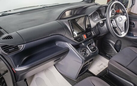 Toyota Noah III, 2015 год, 1 859 000 рублей, 18 фотография