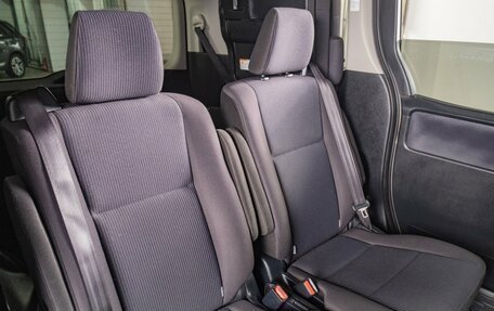 Toyota Noah III, 2015 год, 1 859 000 рублей, 19 фотография