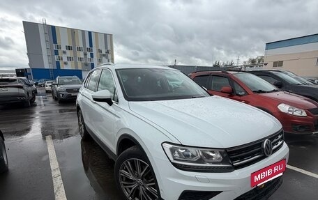 Volkswagen Tiguan II, 2018 год, 2 000 000 рублей, 2 фотография