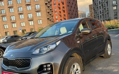 KIA Sportage IV рестайлинг, 2018 год, 1 555 000 рублей, 2 фотография